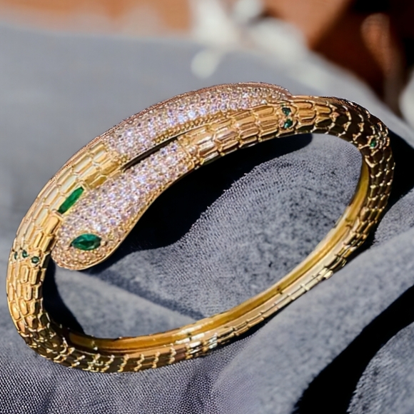 Exquisite 18k Gold Plated Coiled Snake Zircon Bracelet - Picture 3 of 4